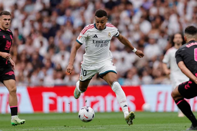 Kylian Mbappé of Real Madrid CF controls the ball during the LaLiga EA Sports match between Real Madrid CF and Málaga CF at Estadio Santiago Bernabéu on August 30, 2026, in Madrid, Spain. Photo by Manu Reino, DeFodi Images