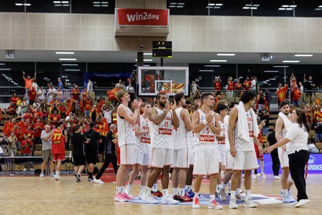 BASKETBALL - FIBA EuroBasket, quali, AUT vs MKD VIENNA,AUSTRIA,30.AUG.26 - BASKETBALL - FIBA EuroBasket 2029 Pre-Qualifier, Austria vs North Macedonia. Image shows the rejoicing of MKD and the disappointment of AUT.  GEPAxpictures xArminxRauthner