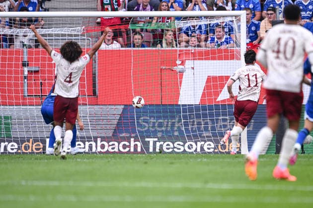 30.08.2026, Fussball, Saison 2026 2027, Bundesliga, FC Augsburg - FC Schalke 04, Michael Gregoritsch (FC Augsburg) erzielt das Tor zum 1:0, xRHR-FOTO YYx *** August 30, 2026, Soccer, 2026–2027 Season, Bundesliga, FC Augsburg vs. FC Schalke 04, Michael Gregoritsch of FC Augsburg scores the 1–0 goal, xRHR PHOTO YYx Copyright: KROEGER RHR-FOTOx RHR-FOTO YY