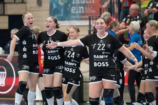 The Tussies celebrate their road win, 30–32, SV Union Halle Neustadt vs. TuS Metzingen, Women’s Handball Bundesliga 1, 2026–27 season, August 30, 2026, Halle SWH Arena, Saxony-Anhalt, Germany