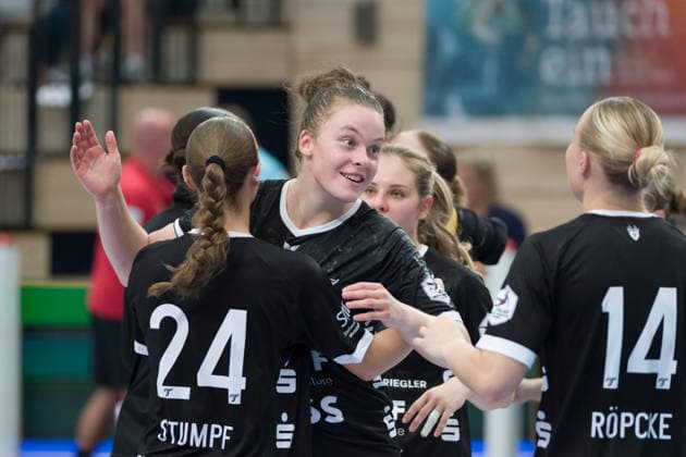 The Tussies celebrate their road win, 30–32, SV Union Halle Neustadt vs. TuS Metzingen, Women’s Handball Bundesliga 1, 2026–27 season, August 30, 2026, Halle SWH Arena, Saxony-Anhalt, Germany