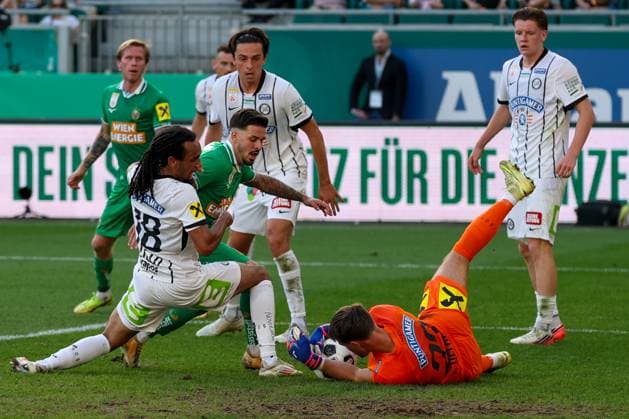30.August. 2026 - SOCCER - 2026 27 ADMIRAL BUNDESLIGA,Round 5 SK Rapid Wien vs SK Sturm Graz Juergen Heil (Sturm Graz) and Marco Tilio (Rapid Wien) and Ammar Helac (Sturm Graz) saves the ball VIENNA VIENNA, AUSTRIA Allianz Stadion SK Rapid Wien Allianz Stadion AUSTRIA Copyright: xYigitxOermex xPsxImagesxYigitxOermex xPsxImagesx