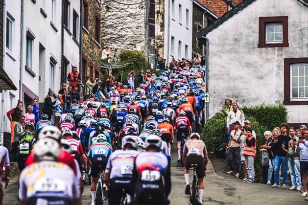 The pack of riders pictured in action during the UEC Gravel European Championships in Houffalize (138 km), on Sunday 30 August 2026. DAVIDxPINTENS  x184733417x