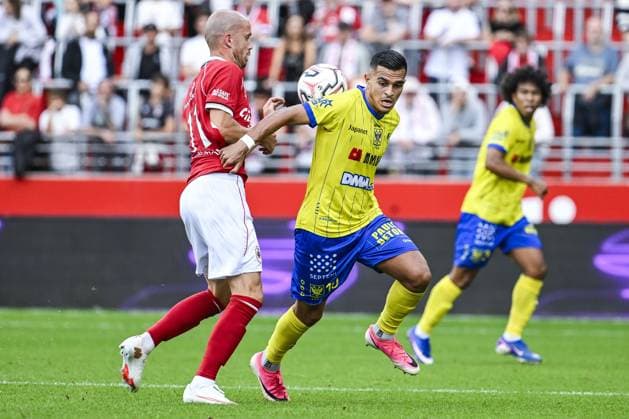Antwerp s Geoffry Hairemans and STVV s Ilias Sebaoui pictured in action during a soccer match between Royal Antwerp FC and Sint-Truidense V.V., Sunday 30 August 2026 in Antwerp, on day 4 of the 2026-2027 Jupiler Pro League first division of the Belgian championship. TOM GOYVAERTS TomxGoyvaerts  x184757369x
