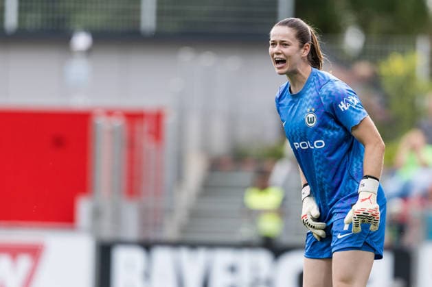 GOOGLE PIXEL Frauen-Bundesliga, Bayer 04 Leverkusen - VfL Wolfsburg; 30.08.2026 Stina Johannes (VfL Wolfsburg, 1) ruft ihren Mitspielerinnen zu GOOGLE PIXEL Frauen-Bundesliga, Bayer 04 Leverkusen - VfL Wolfsburg, Leverkusen, Ulrich-Haberland-Stadion am 30.08.2026 DFB REGULATIONS PROHIBIT ANY USE OF PHOTOGRAPHS AS IMAGE SEQUENCES AND OR QUASI-VIDEO. *** GOOGLE PIXEL Women s Bundesliga, Bayer 04 Leverkusen vs. VfL Wolfsburg, August 30, 2026. Stina Johannes of VfL Wolfsburg (No. 1) calls out to her teammates. GOOGLE PIXEL Women s Bundesliga, Bayer 04 Leverkusen vs. VfL Wolfsburg, Leverkusen, Ulrich Haberland Stadium on August 30, 2026. DFB regulations prohibit any use of photographs as image sequences and or quasi-video. Copyright: xBEAUTIFULxSPORTS Wunderlx