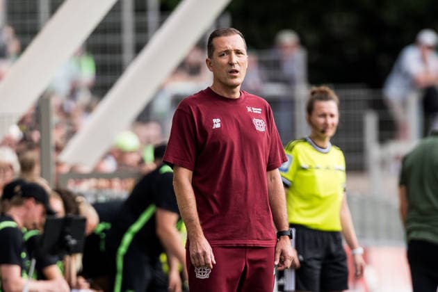 GOOGLE PIXEL Frauen-Bundesliga, Bayer 04 Leverkusen - VfL Wolfsburg; 30.08.2026 Roberto Pätzold (Trainer Bayer 04 Leverkusen) GOOGLE PIXEL Frauen-Bundesliga, Bayer 04 Leverkusen - VfL Wolfsburg, Leverkusen, Ulrich-Haberland-Stadion am 30.08.2026 DFB REGULATIONS PROHIBIT ANY USE OF PHOTOGRAPHS AS IMAGE SEQUENCES AND OR QUASI-VIDEO. *** GOOGLE PIXEL Women s Bundesliga, Bayer 04 Leverkusen vs. VfL Wolfsburg, August 30, 2026; Roberto Pätzold, Coach of Bayer 04 Leverkusen; GOOGLE PIXEL Women s Bundesliga, Bayer 04 Leverkusen vs. VfL Wolfsburg, Leverkusen, Ulrich Haberland Stadium on August 30, 2026. DFB regulations prohibit any use of photographs as image sequences and or quasi-video. Copyright: xBEAUTIFULxSPORTS Wunderlx