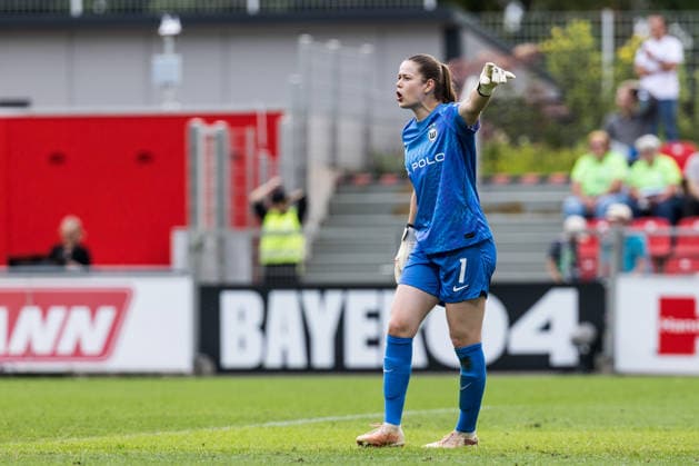 GOOGLE PIXEL Frauen-Bundesliga, Bayer 04 Leverkusen - VfL Wolfsburg; 30.08.2026 Stina Johannes (VfL Wolfsburg, 1) gestikuliert GOOGLE PIXEL Frauen-Bundesliga, Bayer 04 Leverkusen - VfL Wolfsburg, Leverkusen, Ulrich-Haberland-Stadion am 30.08.2026 DFB REGULATIONS PROHIBIT ANY USE OF PHOTOGRAPHS AS IMAGE SEQUENCES AND OR QUASI-VIDEO. *** GOOGLE PIXEL Women s Bundesliga, Bayer 04 Leverkusen vs. VfL Wolfsburg, August 30, 2026; Stina Johannes (VfL Wolfsburg) gesturing; GOOGLE PIXEL Women s Bundesliga, Bayer 04 Leverkusen vs. VfL Wolfsburg, Leverkusen, Ulrich Haberland Stadium on August 30, 2026 DFB REGULATIONS PROHIBIT ANY USE OF PHOTOGRAPHS AS IMAGE SEQUENCES AND OR QUASI-VIDEO Copyright: xBEAUTIFULxSPORTS Wunderlx