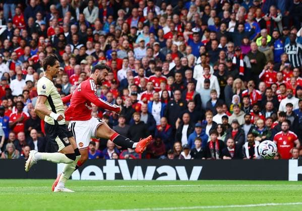 Bruno Fernandes of Manchester United, ManU scores a goal to make it 1-1 Manchester United v Ipswich Town, Premier League Football, Football, Old Trafford, Manchester, UK - 30 Aug 2026Manchester Old Trafford United Kingdom EDITORIAL USE ONLY No use with unauthorised audio, video, data, fixture lists, club league logos or live services. Online in-match use limited to 120 images, no video emulation. No use in betting, games or single club league player publications. Copyright: xMattxWest Shutterstockx 17119118ah