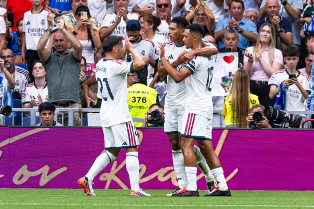ESP Real Madrid CF vs. Málaga CF La Liga EA Sports Jode Bellingham of Real Madrid celebrates the assist by his teammate Trent Alexander-Arnold during the La Liga EA Sports match between Real Madrid and Málaga CF at Estadio Santiago Bernabéu on August 30, 2026, in Madrid, Spain Madrid Madrid Spain Soccer Copyright: xAlejandroxMatiasx