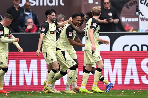 2. Bundesliga - FC St. Pauli - 1. FC Kaiserslautern am 30.08.2026 im Millerntor-Stadion in Hamburg Jubel, Torjubel, Torschuetze, Torschütze Erencan Yardimci (1.FC Kaiserslautern) jubelt nach seinem Tor zum Ibrahim Kanate (Kaiserslautern) zum 0:1 *** 2. Bundesliga: FC St. Pauli vs. 1. FC Kaiserslautern on August 30, 2026, at Millerntor Stadium in Hamburg—cheers, goal celebrations, Goal scorers: Erencan Yardimci (1) of FC Kaiserslautern celebrates after scoring against Ibrahim Kanate to make it 0–1 MT