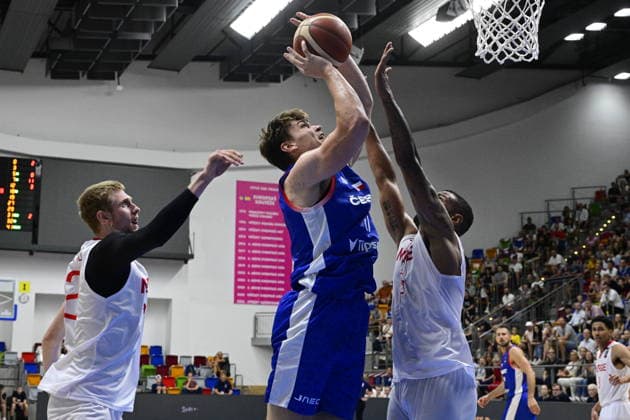 L-R Kristian Sjolund (Norway), Martin Svoboda (Czechia) and Chris-Ebou Ndow (Norway) in action during the Men s European Basketball Championship Qualifier: Czechia vs Norway, in Prague, Czech Republic, on August 30, 2026. (CTKxPhoto VitxSimanek) CTKPhotoP2026083004488  CTKPhotoP2026083004488