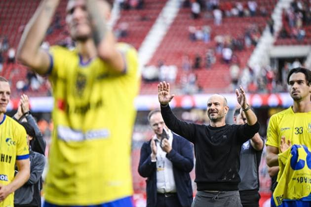 STVV s head coach Frederic De Meyer celebrates after winning a soccer match between Royal Antwerp FC and Sint-Truidense V.V., Sunday 30 August 2026 in Antwerp, on day 4 of the 2026-2027 Jupiler Pro League first division of the Belgian championship. TOM GOYVAERTS TomxGoyvaerts  x184758603x