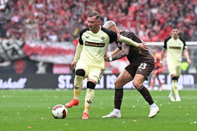 2. Bundesliga - FC St. Pauli - 1. FC Kaiserslautern am 30.08.2026 im Millerntor-Stadion in Hamburg Marlon Ritter (Kaiserslautern) im Zweikampf gegen Louis Oppie (St. Pauli) *** 2. Bundesliga: FC St. Pauli 1, FC Kaiserslautern on August 30, 2026, at Millerntor Stadium in Hamburg. Marlon Ritter of Kaiserslautern in a tackle against Louis Oppie of St. Pauli. MT