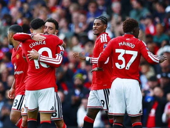 Bruno Fernandes of Manchester United, ManU celebrates scoring a goal to make it 1-1 with their team-mates Manchester United v Ipswich Town, Premier League Football, Football, Old Trafford, Manchester, UK - 30 Aug 2026Manchester Old Trafford United Kingdom EDITORIAL USE ONLY No use with unauthorised audio, video, data, fixture lists, club league logos or live services. Online in-match use limited to 120 images, no video emulation. No use in betting, games or single club league player publications. Copyright: xMattxWest Shutterstockx 17119118ak