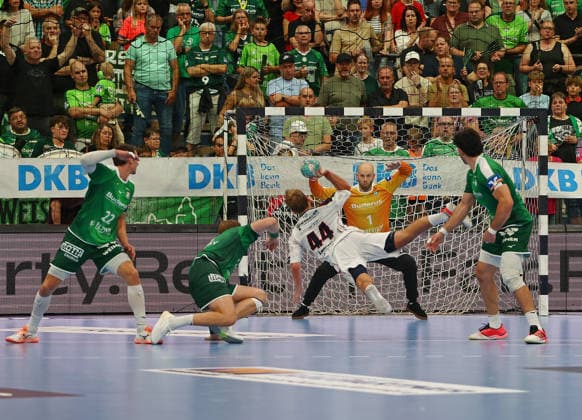 August 30, 2026, xovx, Opel Handball Bundesliga, HSG Wetzlar vs. SG BBM Bietigheim: Jona Schoch (HSG Wetzlar), Petter Överby (HSG Wetzlar), Mathias Larson (SG BBM Bietigheim) scores the goal to make it 33–35, Bart Ravensbergen (HSG Wetzlar), Doruk Pehlivan (HSG Wetzlar), Wetzlar Buderus Arena, Hesse, Germany, DE