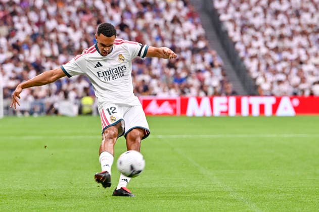 August 30, 2026, Madrid, Madrid, Spain: 12 TRENT ALEXANDER-ARNOLD of Real Madrid CF pases the ball during the match on Matchday 3 of the 2026-27 National League First Division Championship between REAL MADRID C.F. and MALAGA CF, played at the Bernabeu Stadium on August 30, 2026, in Madrid, Spain. Madrid Spain - ZUMAc312 20260830_zsp_c312_028 Copyright: xOscarxManuelxSanchezx