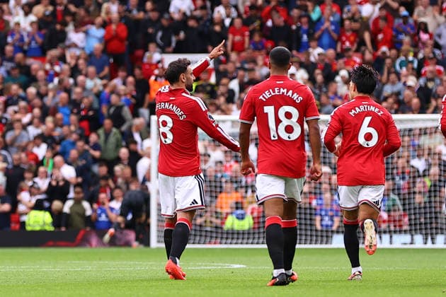 Manchester United, ManU v Ipswich Town, Premier League Bruno Fernandes of Manchester United celebrates his equalising goal 1-1 during the Manchester United v Ipswich Town Premier League match at Old Trafford, Manchester, England on 30 August 2026 Credit: Ryan Crockett Every Second Media Editorial use only. All images are copyright Every Second Media Limited. No images may be reproduced without prior permission. All rights reserved. Premier League and Football League images are subject to licensing agreements with Football DataCo Limited. see https: www.football-dataco.com Copyright: xIMAGO EveryxSecondxMediax ESM-2125-0049 RyanxCrockettx xEveryxSecondxMediax