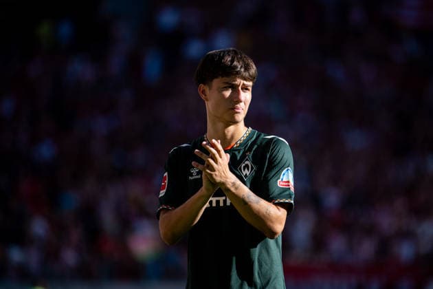 August 30, 2026, Germany, Soccer, Men s, Bundesliga 1, 2026–2027 Season, Matchday 1, SC Freiburg vs. SV Werder Bremen. Patrice Covic of Werder Bremen, 24, is disappointed by the loss and thanks the fans. DFB and DFL regulations prohibit any use of photographs as image sequences and or quasi-video. Freiburg, Europapark Stadium, Baden-Württemberg, Germany Copyright: xNordphoto Memmlerx