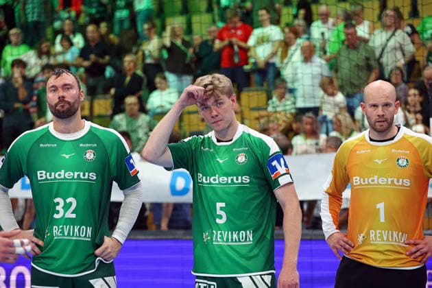 August 30, 2026, xovx, Opel Handball Bundesliga, HSG Wetzlar vs. SG BBM Bietigheim: Long faces for Nikolaj Laesö (HSG Wetzlar), Tristan Kirschner (HSG Wetzlar), and Bart Ravensbergen (HSG Wetzlar) after the 33–35 loss to SC BBM Bietigheim at the Buderus Arena in Wetzlar, Hesse, Germany (DE)