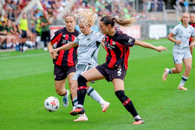 30.08.2026, xsscx, Frauen Fussball, Bayer 04 Leverkusen - VfL Wolfsburg, 1. Fußball Bundesliga, 2. Spieltag, Ulrich-Haberland-Stadion, Saison 2026 2027: Paulina Platner (Bayer 04 Leverkusen 6) im Zweikampf gegen Anny Kerim-Lindland (VfL Wolfsburg 38) und Selina Ostermeier (Bayer 04 Leverkusen 2) DFB regulations prohibit any use of photographs as image sequences and or quasi-video. Photo: xSandraxScherningxPressefotoKochx Nordrhein-Westfalen Deutschland *** August 30, 2026, xsscx, Women s Soccer, Bayer 04 Leverkusen vs. VfL Wolfsburg, 1. Bundesliga, Matchday 2, Ulrich Haberland Stadium, 2026–2027 Season: Paulina Platner (Bayer 04 Leverkusen, No. 6) in a tackle against Anny Kerim Lindland (VfL Wolfsburg, No. 38) and Selina Ostermeier (Bayer 04 Leverkusen, No. 2). DFB regulations prohibit any use of photographs as image sequences and or quasi-video. Photo: xSandraxScherningxPress Photo Kochx North Rhine-Westphalia, Germany