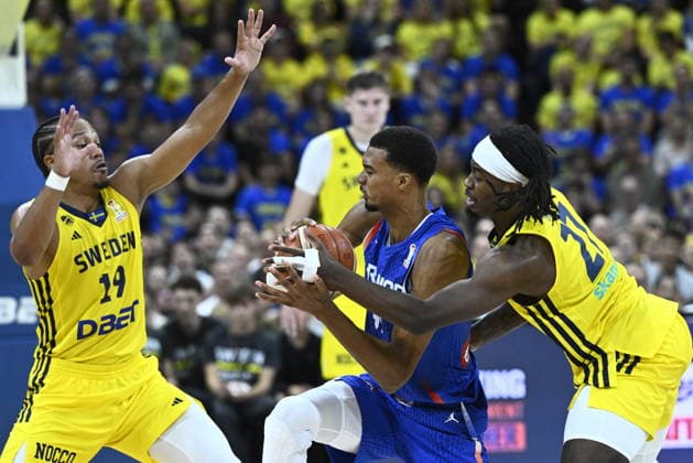 France s Victor Wembanyama battles Sweden s Melwin Pantzar and Zaba Bangala during the FIBA World Cup Qualifier, second round, Group L, basketball game between Sweden and France at Avicii Arena in Stockholm, Sweden, on August 30, 2026. STOCKHOLM, SWEDEN x10080x  Copyright: xFredrikxSandberg TTx BASKET WORLD CUP QUALIFIER SWEDEN-FRANCE