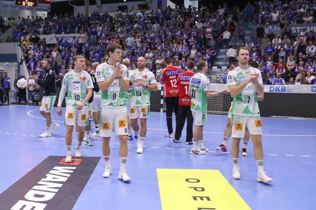 August 30, 2026, xtgx, Opel HBL Handball, VfL Gummersbach vs. SC Magdeburg emspor, from left: Magdeburg celebrating the victory, Gummersbach celebrating after the game