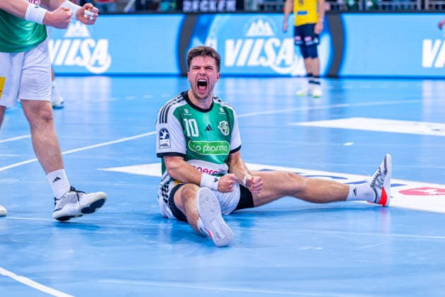 Renars Uscins of TSV Hannover Burgdorf, No. 10 (left), TSV Hannover Burgdorf (green) vs. Rhein Neckar Löwen (yellow) on Matchday 1 of the 2026–2027 season in the Opel Handball Bundesliga, August 30, 2026, ZAG Arena Hannover, GER, Copyright: xJanxGuentherx xTSVxHannover-Burgdorfx