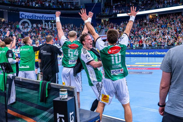 Leif Tissier of TSV Hannover Burgdorf, No. 7 from the left, TSV Hannover Burgdorf (green) vs. Rhein Neckar Löwen (yellow) on Matchday 1 of the 2026–2027 season in the Opel Handball Bundesliga, August 30, 2026, ZAG Arena Hannover, GER, Copyright: xJanxGuentherx xTSVxHannover-Burgdorfx