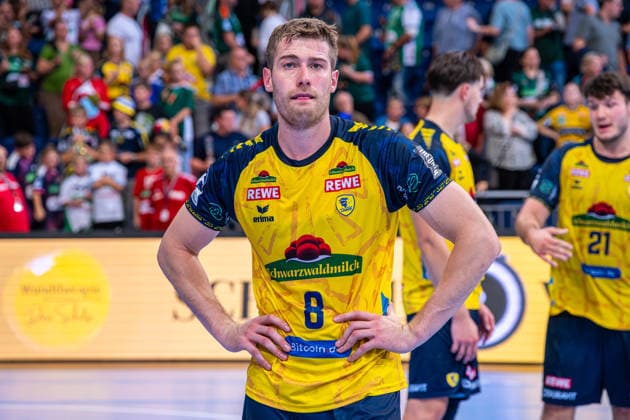 Tim Nothdurft of the Rhein Neckar Löwen, No. 8 from the left, TSV Hannover Burgdorf (green) vs. Rhein Neckar Löwen (yellow) on Matchday 1 of the 2026–2027 season in the Opel Handball Bundesliga, August 30, 2026, ZAG Arena Hannover, GER, Copyright: xJanxGuentherx xTSVxHannover-Burgdorfx