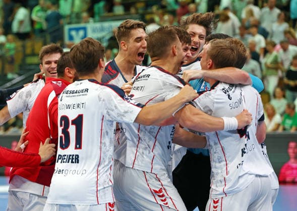 August 30, 2026, xovx, Opel Handball Bundesliga, HSG Wetzlar vs. SG BBM Bietigheim. The SC BBM Bietigheim players celebrate their 35–33 victory in Wetzlar. Wetzlar Buderus Arena, Hesse, Germany, DE