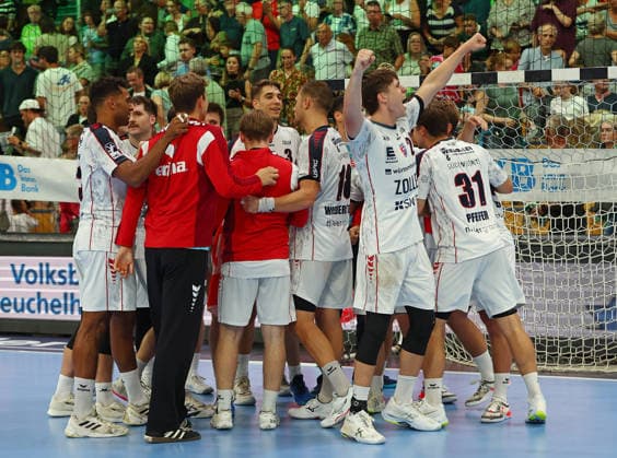 August 30, 2026, xovx, Opel Handball Bundesliga, HSG Wetzlar vs. SG BBM Bietigheim. The SC BBM Bietigheim players celebrate their 35–33 victory in Wetzlar. Wetzlar Buderus Arena, Hesse, Germany, DE
