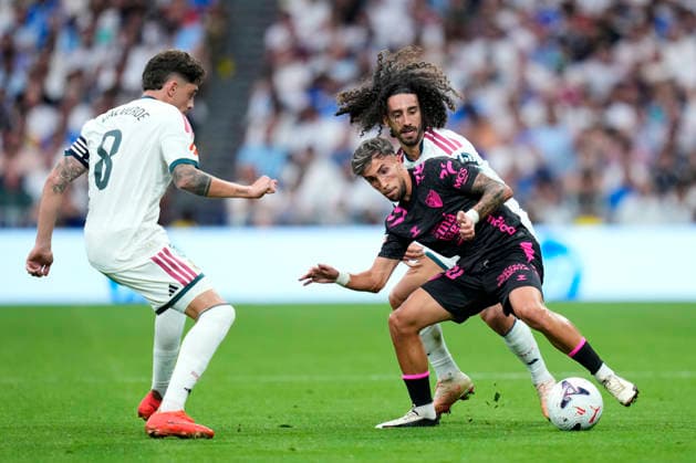 ESP: Real Madrid - Malaga CF. La Liga EA Sports. Matchday 3. Marc Cucurella of Real Madrid CF and David Larrubia of Malaga CF during the La Liga EA Sports match between Real Madrid and Malaga CF played at Santiago Bernabeu Stadium on 30 Aug 2026 in Madrid, Spain. kpng Copyright: xCesarxCebollax xPRESSINPHOTOx PS_2627_RMA_MAL_086