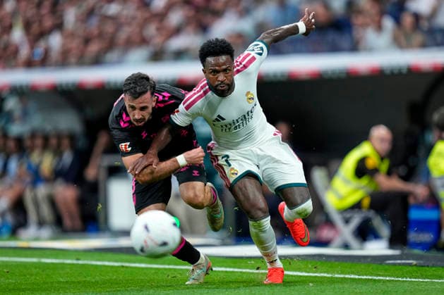 ESP: Real Madrid - Malaga CF. La Liga EA Sports. Matchday 3. Vinicius Junior of Real Madrid CF and Rafael Garrido of Malaga CF during the La Liga EA Sports match between Real Madrid and Malaga CF played at Santiago Bernabeu Stadium on 30 Aug 2026 in Madrid, Spain. kpng Copyright: xCesarxCebollax xPRESSINPHOTOx PS_2627_RMA_MAL_087