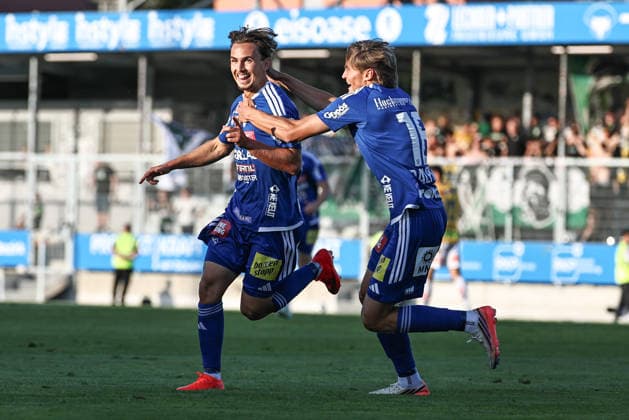 SOCCER - BL, Hartberg vs Ried HARTBERG,AUSTRIA,30.AUG.26 - SOCCER - ADMIRAL Bundesliga, TSV Hartberg vs SV Ried. Image shows the rejoicng of Jonas Karner and Magnus Dalpiaz (Hartberg).  GEPAxpictures xChrisxBauer