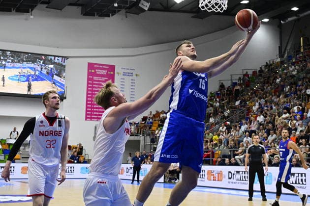 Frmo left in front, Harald Frey (Norway) and Martin Peterka (Czechia) in action during the Men s European Basketball Championship Qualifier: Czechia vs Norway, in Prague, Czech Republic, on August 30, 2026. (CTKxPhoto VitxSimanek) CTKPhotoP2026083004619  CTKPhotoP2026083004619
