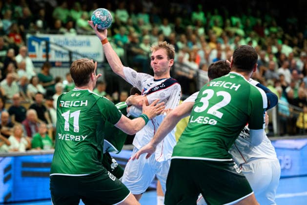 Wetzlar HBL 26 27 HSG Wetzlar SG BBM Bietigheim (from left): Peter Overby (Wetzlar), Mathias Larson (Bietigheim), Nikolaj Laeso (Wetzlar), Jonathan Fischer (Bietigheim); Wetzlar Buderus Arena, Germany