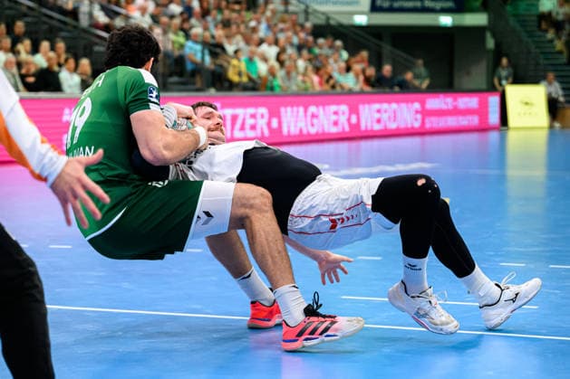 Wetzlar HBL 26 27 HSG Wetzlar SG BBM Bietigheim; from left, Doruk Pehlivan (Wetzlar) and Jonathan Fischer (Bietigheim) in a one-on-one battle; Wetzlar Buderus Arena, Germany