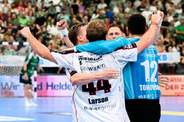 Wetzlar HBL 26 27 HSG Wetzlar SG BBM Bietigheim Mathias Larson (Bietigheim), Goalie Martin Tomovski (Bietigheim), Celebration at the end, Celebration at the end, Emotion, Joy, Wetzlar Buderus Arena, Germany