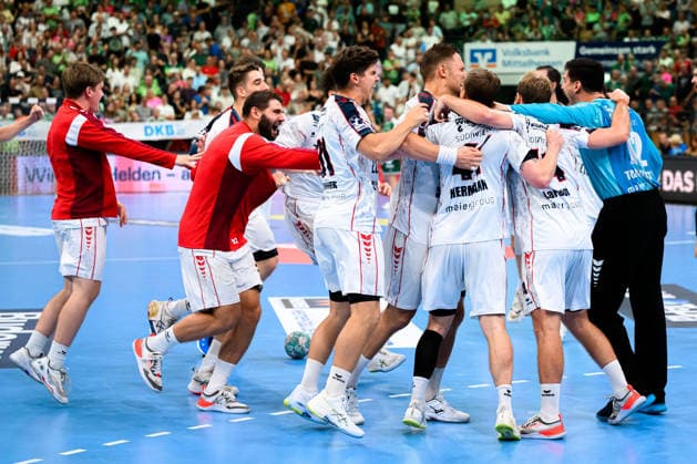 Wetzlar HBL 26 27 HSG Wetzlar SG BBM Bietigheim The Bietigheim team Final celebration Final celebration Emotion Joy Wetzlar Buderus Arena Germany