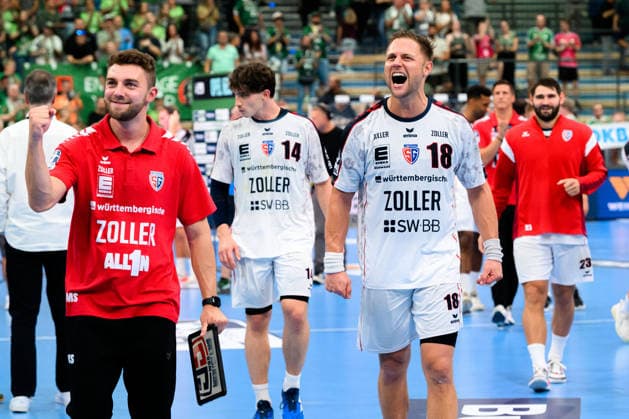 Wetzlar HBL 26 27 HSG Wetzlar SG BBM Bietigheim (from left): Assistant Coach Manuel Schmidt (Bietigheim), Fabian Wiederstein (Bietigheim); Celebrations at the end; Celebrations; Emotion; Joy; Wetzlar Buderus Arena; Germany