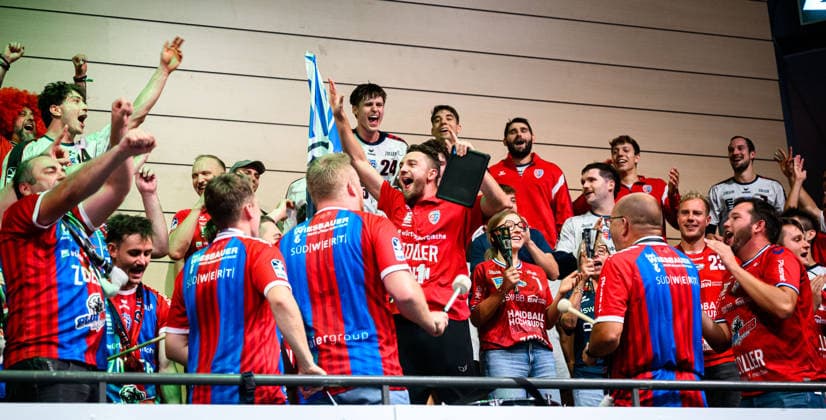 Wetzlar HBL 26 27 HSG Wetzlar SG BBM Bietigheim Final celebration Final celebration Emotion Joy The teams surrounded by fans Wetzlar Buderus Arena Germany