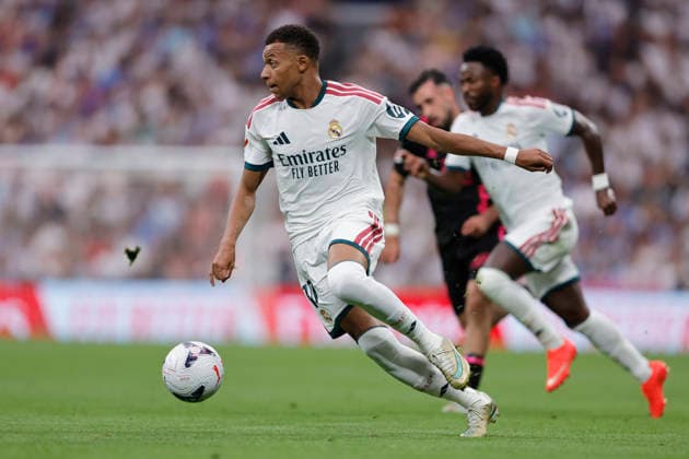 Kylian Mbappé of Real Madrid CF controls the ball during the LaLiga EA Sports match between Real Madrid CF and Málaga CF at Estadio Santiago Bernabéu on August 30, 2026, in Madrid, Spain. Photo by Manu Reino, DeFodi Images
