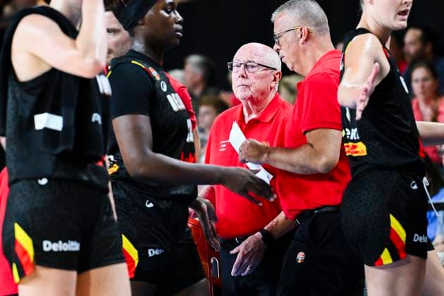 Belgium v Japan - FIBA Women s World Cup Friendly OOSTENDE, BELGIUM - AUGUST 30 : Thibault Mike head coach of Belgium during the friendly match between Belgium and Japan in preparation for the FIBA Women s Basketball World Cup in Berlin on August 30, 2026 in Oostende, Belgium, 30 08 2026 Oostende Belgium  Copyright: xVincentxKalutx