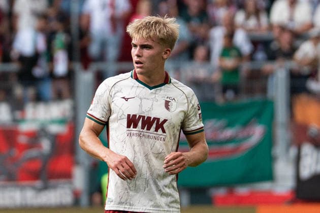 Fussball: Deutschland: 1. Bundesliga 2026 2027 - 1. Spieltag, 30.08.2026 - FC Augsburg vs. FC Schalke 04 (WWK Arena, Augsburg); Hennes Behrens (16, FC Augsburg) *** Soccer Germany 1 Bundesliga 2026–2027, Matchday 1, August 30, 2026: FC Augsburg vs. FC Schalke 04 at WWK Arena, Augsburg, Hennes Behrens 16, FC Augsburg Copyright: xValentinxDomgjonix