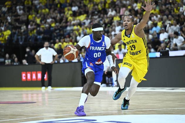 France s Sylvain Francisco and Sweden s Melwin Pantzar in action during the FIBA World Cup Qualifier, second round, Group L, basketball game between Sweden and France at Avicii Arena in Stockholm, Sweden, on August 30, 2026 STOCKHOLM SWEDEN x10080x  Copyright: xFredrikxSandberg TTx BASKET WORLD CUP QUALIFIER SWEDEN-FRANCE