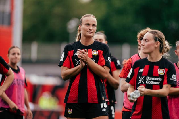 30.08.26, Women, Football, Google Pixel Frauen Bundesliga, Season 2026 2027, Bayer 04 Leverkusen - VfL Wolfsburg, Matchday 2 Lobke Loonen ( 18 - Bayer 04 Leverkusen) clapping for the fans Leverkusen Ulrich-Haberland-Stadion NRW Deutschland