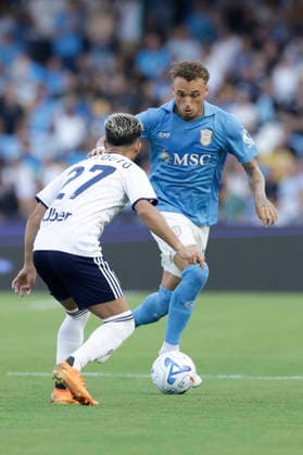 Italy: Serie a football match SSC Napoli vs Como Napoli s Dutch midfielder Noa Lang challenges for the ball with Como™s Brazilian defender Yan Couto during the Serie A football match between SSC Napoli vs Como at the Diego Armando Maradona Stadium in Naples, on August 30, 2026. _BPH8976 Copyright: xAntonioxBalascox