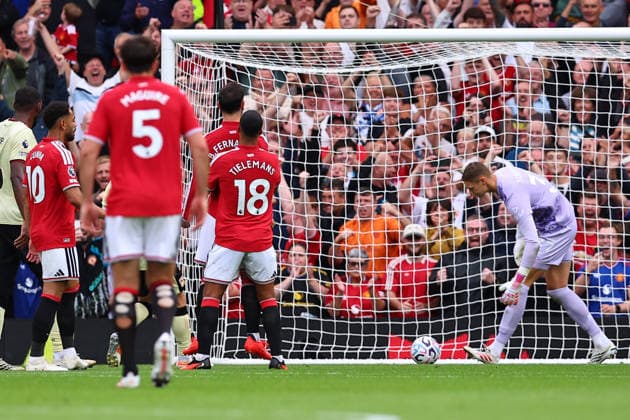 Manchester United, ManU v Ipswich Town, Premier League Bruno Fernandes of Manchester United scores from the spot making it 3-1 during the Manchester United v Ipswich Town Premier League match at Old Trafford, Manchester, England on 30 August 2026 Credit: Ryan Crockett Every Second Media Editorial use only. All images are copyright Every Second Media Limited. No images may be reproduced without prior permission. All rights reserved. Premier League and Football League images are subject to licensing agreements with Football DataCo Limited. see https: www.football-dataco.com Copyright: xIMAGO EveryxSecondxMediax ESM-2125-0065 RyanxCrockettx xEveryxSecondxMediax