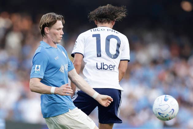 Italy: Serie a football match SSC Napoli vs Como Napoli s Scottish midfielder Scott McTominay challenges for the ball with Como™s Argentinian midfielder Nico Paz during the Serie A football match between SSC Napoli vs Como at the Diego Armando Maradona Stadium in Naples, on August 30, 2026. _BPH9261 Copyright: xAntonioxBalascox