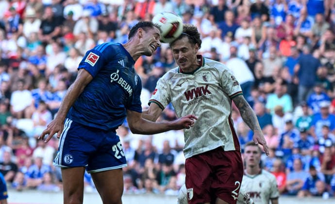 30.08.2026, xemx, Fussball 1.Bundesliga, FC Augsburg - FC Schalke 04 v.l. Nikola Katic (FC Schalke 04), Calvin Brackelmann (FC Augsburg) Zweikampf, Aktion, action, battle for the ball (DFL DFB REGULATIONS PROHIBIT ANY USE OF PHOTOGRAPHS as IMAGE SEQUENCES and or QUASI-VIDEO) Augsburg *** August 30, 2026, xemx, Soccer, Bundesliga 1, FC Augsburg vs. FC Schalke 04, Nikola Katic, FC Schalke 04, Calvin Brackelmann FC Augsburg, tackle, action, battle for the ball. DFL and DFB regulations prohibit any use of photographs as image sequences and or quasi-video. Augsburg